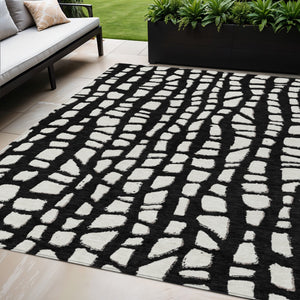 Homeroots 3' Artichoke Green And Ivory Abstract Washable Indoor Outdoor Area Rug For Stylish Spaces 5' X 8' Polyester 585053