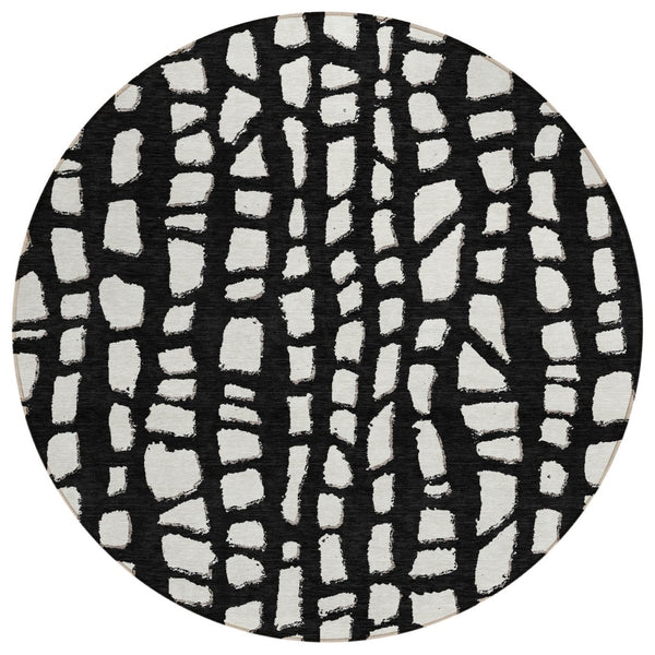 HomeRoots 5' Black and Ivory Abstract Area Rug - Stylish, Washable, Durable Indoor/Outdoor Design for Every Space 8' Round 585054