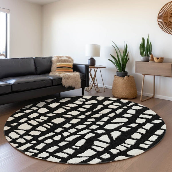 Homeroots 3' Artichoke Green And Ivory Abstract Washable Indoor Outdoor Area Rug For Stylish Spaces 8' Round Polyester 585054