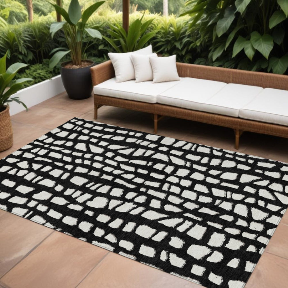 HomeRoots 9' Black and Ivory Abstract Area Rug - Stylish, Washable, Durable for Indoor and Outdoor Use 9' X 12' 585056