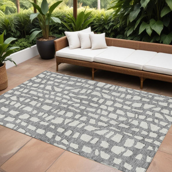 Homeroots 3' Artichoke Green And Ivory Abstract Washable Indoor Outdoor Area Rug For Stylish Spaces 10' X 14' Polyester 585069