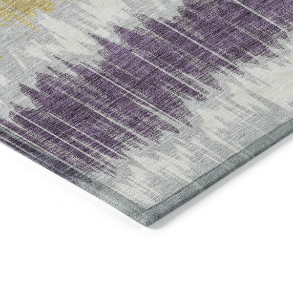 Homeroots 3' Artichoke Green And Ivory Striped Washable Area Rug - Perfect For Indoor And Outdoor Spaces! 8' Round Polyester 585162