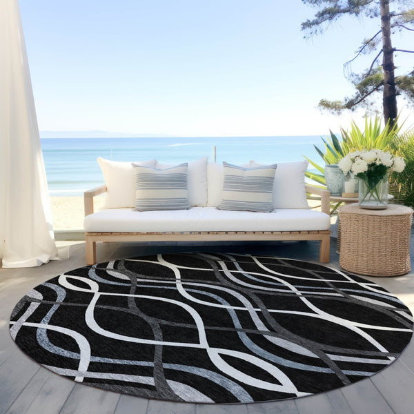 Homeroots 3' Black Gray Ivory Abstract Indoor Outdoor Area Rug - Stylish, Washable, And Durable For Any Space 8' Round Polyester 585252