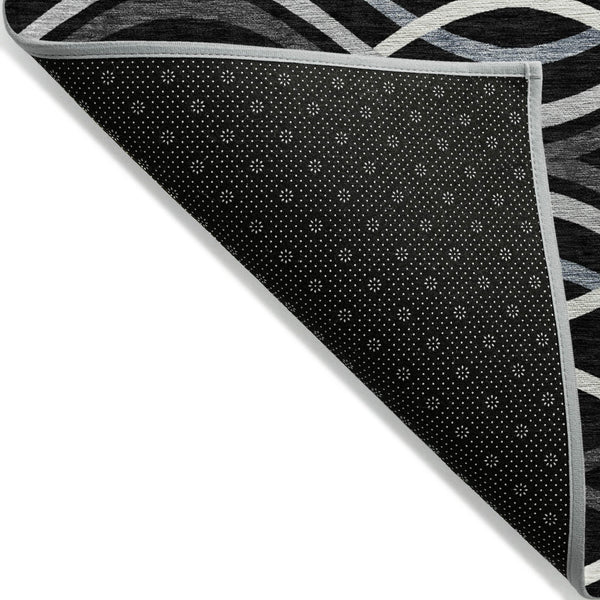 Homeroots 3' Black Gray Ivory Abstract Indoor Outdoor Area Rug - Stylish, Washable, And Durable For Any Space 8' Round Polyester 585252