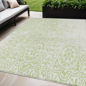 Homeroots 3' Artichoke Green Medallion Rug – Stylish, Washable, Indoor/Outdoor Comfort For Any Space 5' X 8' Polyester 585323