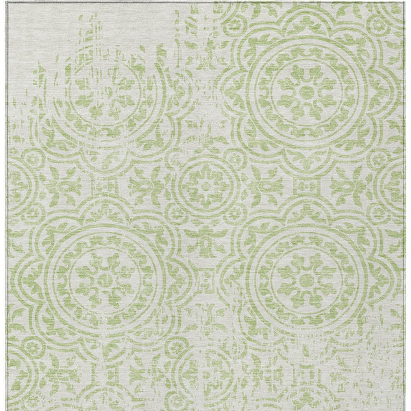 Homeroots 3' Artichoke Green Medallion Rug – Stylish, Washable, Indoor/Outdoor Comfort For Any Space 5' X 8' Polyester 585323