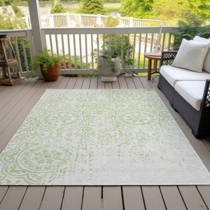 Homeroots 3' Artichoke Green Medallion Rug – Stylish, Washable, Indoor/Outdoor Comfort For Any Space 8' X 10' Polyester 585325