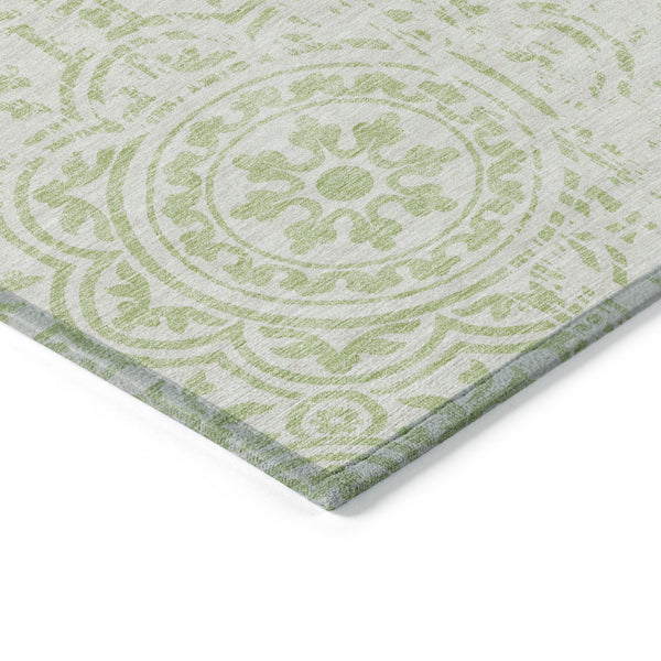 Homeroots 3' Artichoke Green Medallion Rug – Stylish, Washable, Indoor/Outdoor Comfort For Any Space 9' X 12' Polyester 585326