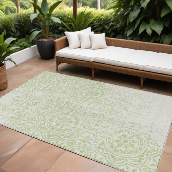 Homeroots 3' Artichoke Green Medallion Rug – Stylish, Washable, Indoor/Outdoor Comfort For Any Space 10' X 14' Polyester 585327
