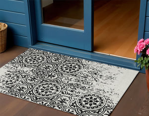 Homeroots 3' Artichoke Green Medallion Rug – Stylish, Washable, Indoor/Outdoor Comfort For Any Space 3' X 5' Polyester 585328