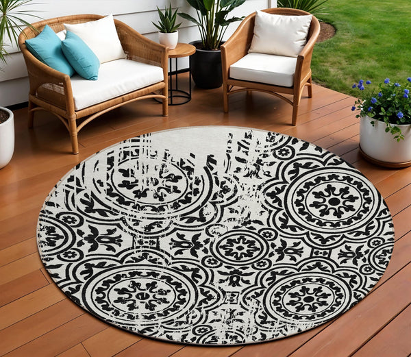 Homeroots 3' Artichoke Green Medallion Rug – Stylish, Washable, Indoor/Outdoor Comfort For Any Space 8' Round Polyester 585330