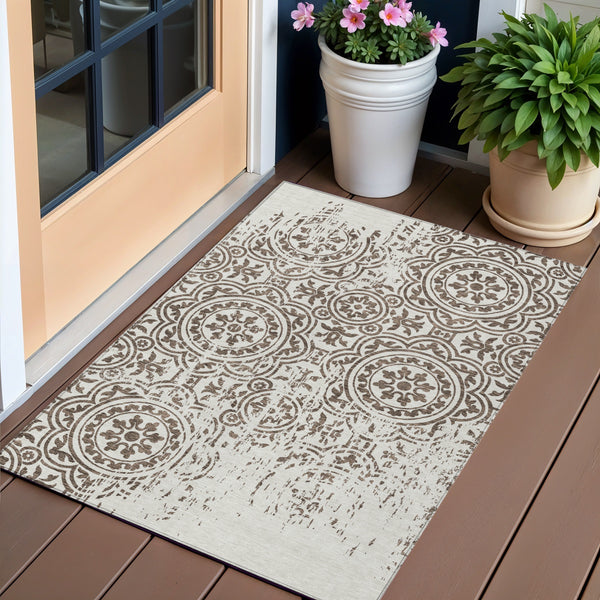 Homeroots 3' Artichoke Green Medallion Rug – Stylish, Washable, Indoor/Outdoor Comfort For Any Space 3' X 5' Polyester 585334