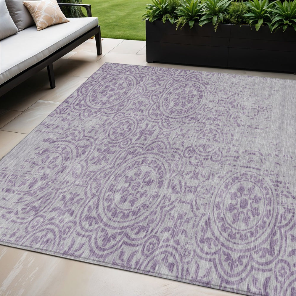 HomeRoots 5' Timeless Lavender and Lilac Medallion Area Rug - Durable, Washable for Indoor & Outdoor Use 5' X 8' 585353