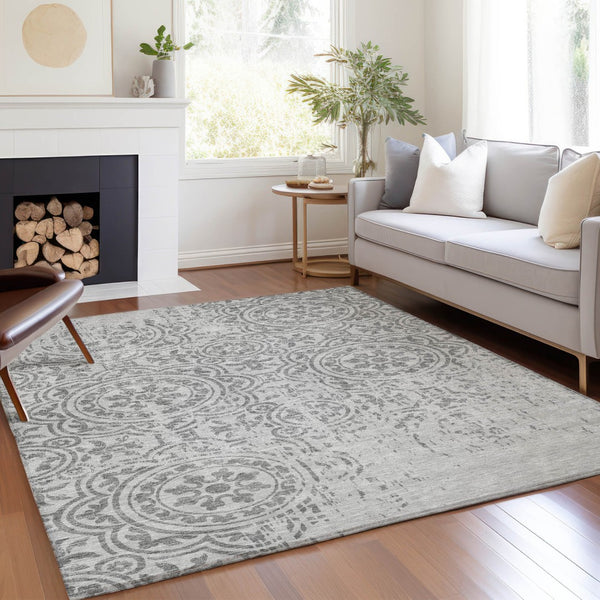 Homeroots 3' Artichoke Green Medallion Rug – Stylish, Washable, Indoor/Outdoor Comfort For Any Space 5' X 8' Polyester 585377