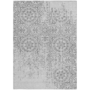 Homeroots 3' Artichoke Green Medallion Rug – Stylish, Washable, Indoor/Outdoor Comfort For Any Space 9' X 12' Polyester 585380