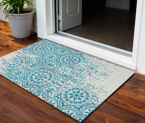 Homeroots 3' Artichoke Green Medallion Rug – Stylish, Washable, Indoor/Outdoor Comfort For Any Space 3' X 5' Polyester 585382