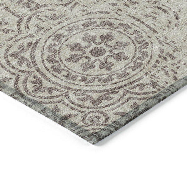 Homeroots 3' Artichoke Green Medallion Rug – Stylish, Washable, Indoor/Outdoor Comfort For Any Space 9' X 12' Polyester 585392