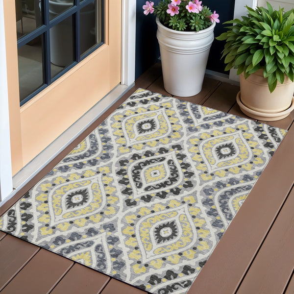 Homeroots 3' Beige Taupe Floral Washable Area Rug - Stylish Indoor Outdoor Design For Versatile Spaces 3' X 5' Polyester 585562