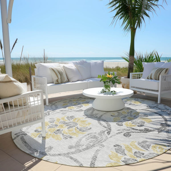 HomeRoots 5' Silver Gray and Gold Floral Area Rug - Elegant, Washable, Indoor/Outdoor Design for Any Space 8' Round 585666