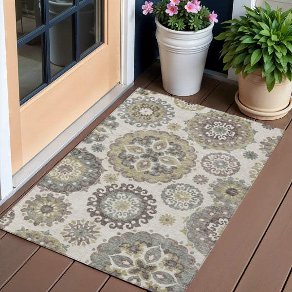 Homeroots 3' Beige Taupe And Brown Floral Medallion Rug - Washable Indoor Outdoor Area For Versatile Spaces 3' X 5' Polyester 585682