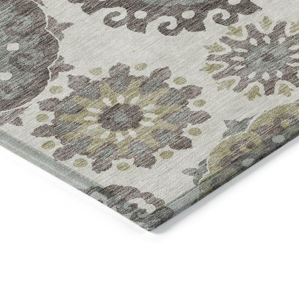 Homeroots 3' Beige Taupe And Brown Floral Medallion Rug - Washable Indoor Outdoor Area For Versatile Spaces 5' X 8' Polyester 585683