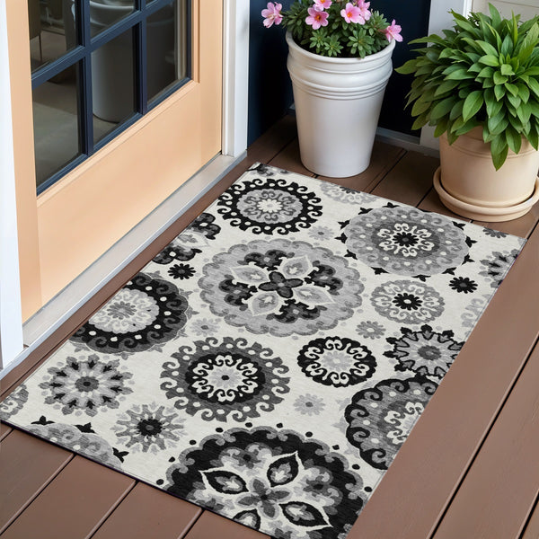 Homeroots 3' Beige Taupe And Brown Floral Medallion Rug - Washable Indoor Outdoor Area For Versatile Spaces 3' X 5' Polyester 585688