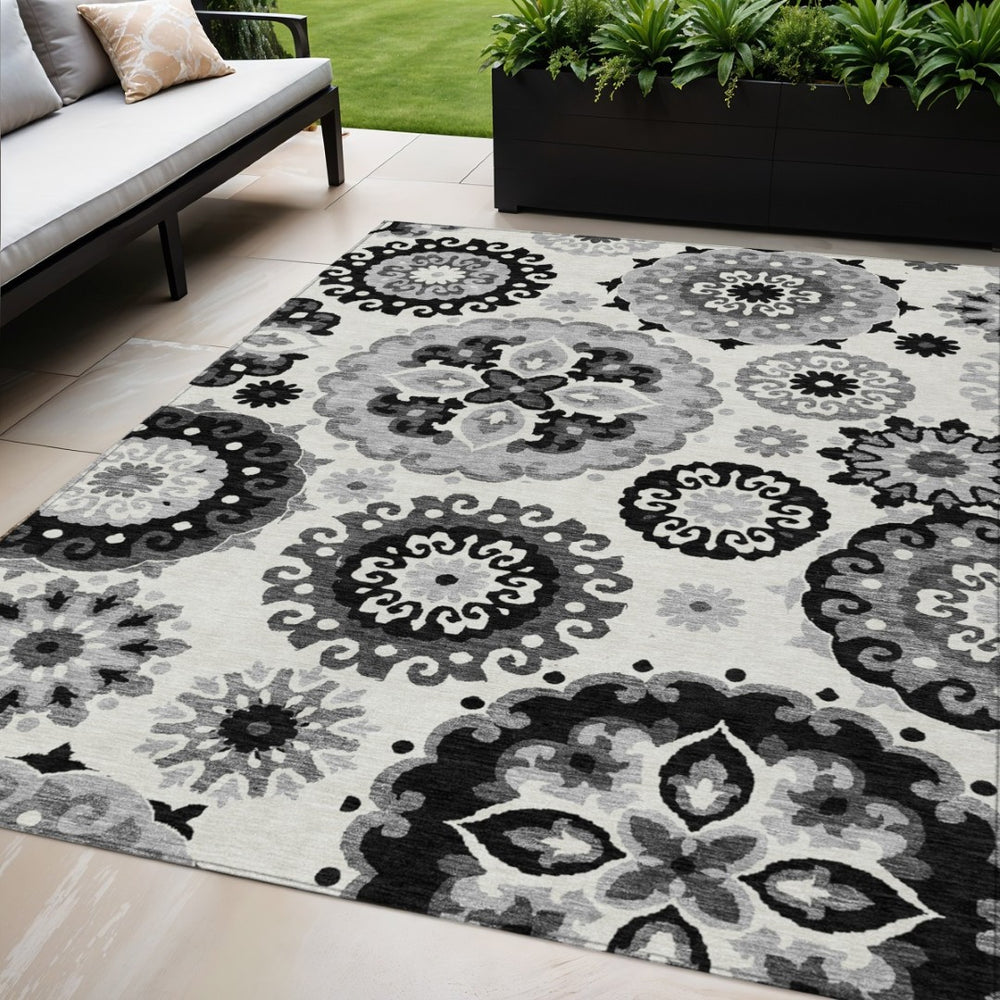 HomeRoots 5' Elegant Black Gray Silver Floral Medallion Indoor Outdoor Area Rug – Stain Resistant & Washable 5' X 8' 585689