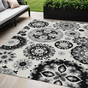Homeroots 3' Beige Taupe And Brown Floral Medallion Rug - Washable Indoor Outdoor Area For Versatile Spaces 5' X 8' Polyester 585689