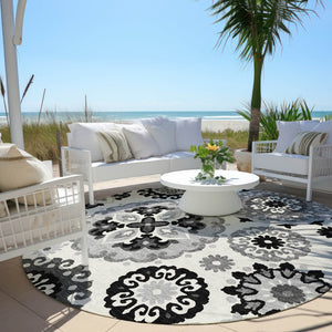 Homeroots 3' Beige Taupe And Brown Floral Medallion Rug - Washable Indoor Outdoor Area For Versatile Spaces 8' Round Polyester 585690