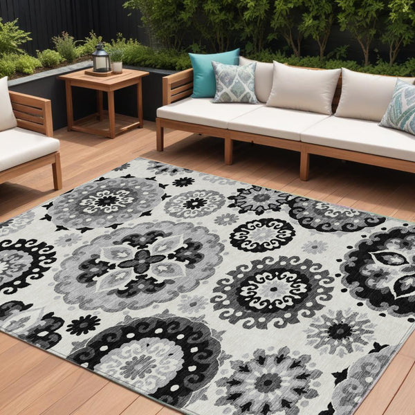 Homeroots 3' Beige Taupe And Brown Floral Medallion Rug - Washable Indoor Outdoor Area For Versatile Spaces 8' X 10' Polyester 585691