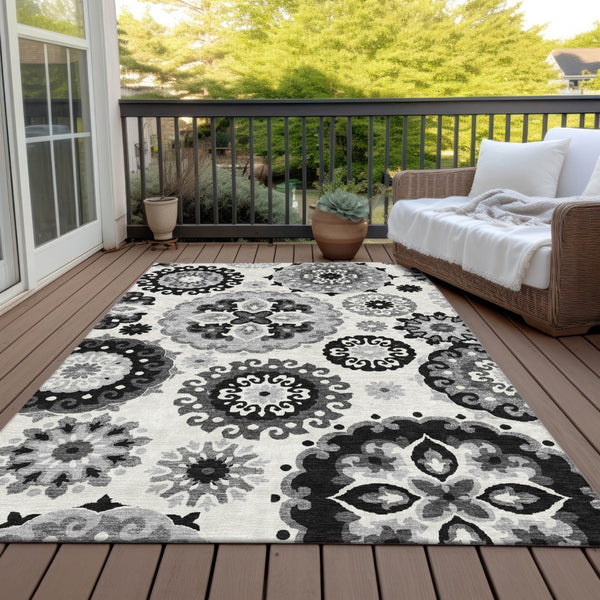 Homeroots 3' Beige Taupe And Brown Floral Medallion Rug - Washable Indoor Outdoor Area For Versatile Spaces 9' X 12' Polyester 585692