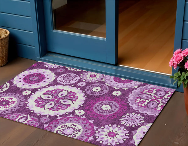 Homeroots 3' Beige Taupe And Brown Floral Medallion Rug - Washable Indoor Outdoor Area For Versatile Spaces 3' X 5' Polyester 585706