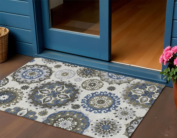 Homeroots 3' Beige Taupe And Brown Floral Medallion Rug - Washable Indoor Outdoor Area For Versatile Spaces 3' X 5' Polyester 585718