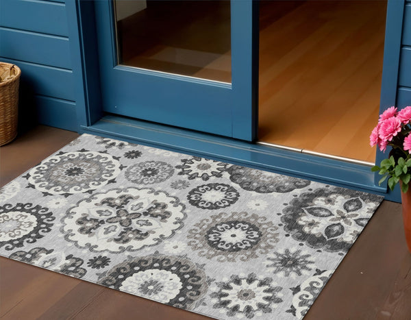 Homeroots 3' Beige Taupe And Brown Floral Medallion Rug - Washable Indoor Outdoor Area For Versatile Spaces 3' X 5' Polyester 585730