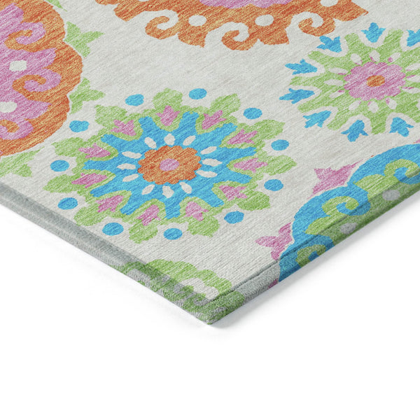 Homeroots 3' Beige Taupe And Brown Floral Medallion Rug - Washable Indoor Outdoor Area For Versatile Spaces 5' X 8' Polyester 585749