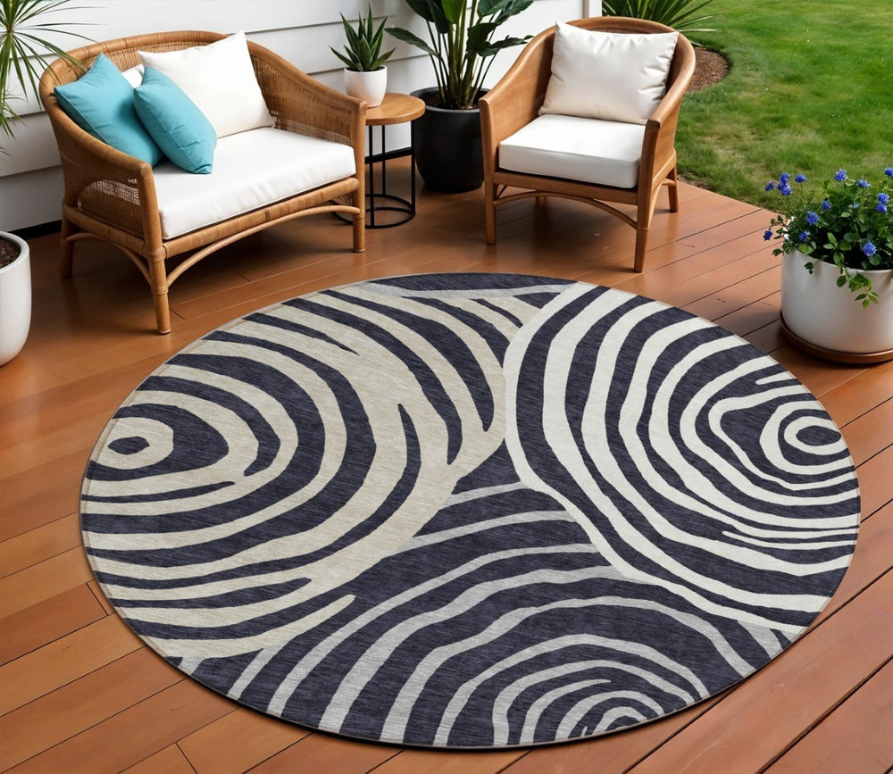 HomeRoots 5' Modern Abstract Black Charcoal and Gray Washable Area Rug for Indoor and Outdoor Durability 8' Round 585834