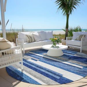 Homeroots 3' Stylish Black Charcoal And Gray Striped Washable Area Rug For Indoor And Outdoor Spaces 8' Round Polyester 585930