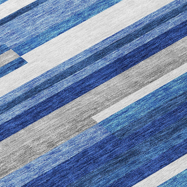 Homeroots 3' Stylish Black Charcoal And Gray Striped Washable Area Rug For Indoor And Outdoor Spaces 8' Round Polyester 585930