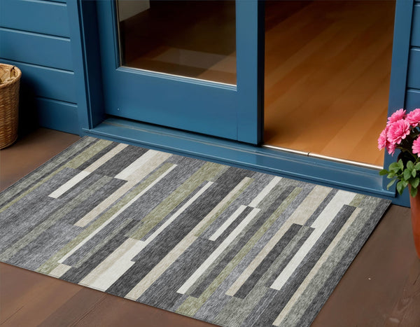 Homeroots 3' Stylish Black Charcoal And Gray Striped Washable Area Rug For Indoor And Outdoor Spaces 3' X 5' Polyester 585934
