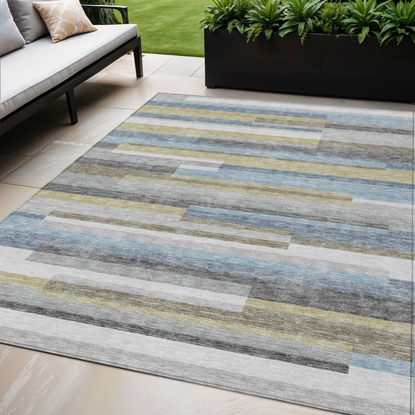 Homeroots 3' Stylish Black Charcoal And Gray Striped Washable Area Rug For Indoor And Outdoor Spaces 5' X 8' Polyester 585947