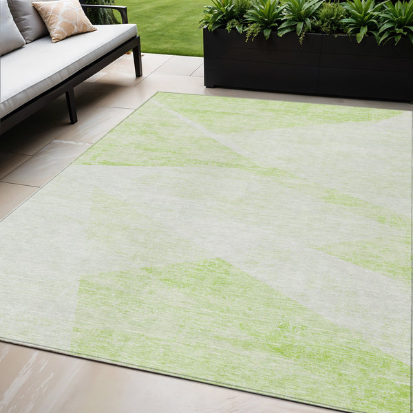 Homeroots 3' Abstract Washable Area Rug In Artichoke Green And Ivory - Perfect For Indoor And Outdoor Spaces 5' X 8' Polyester 586199