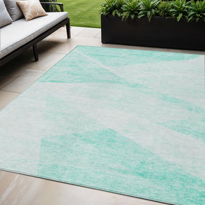 Homeroots 3' Abstract Washable Area Rug In Artichoke Green And Ivory - Perfect For Indoor And Outdoor Spaces 5' X 8' Polyester 586205