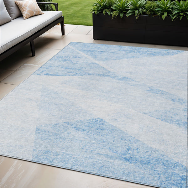 Homeroots 3' Abstract Washable Area Rug In Artichoke Green And Ivory - Perfect For Indoor And Outdoor Spaces 5' X 8' Polyester 586211