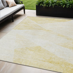 Homeroots 3' Abstract Washable Area Rug In Artichoke Green And Ivory - Perfect For Indoor And Outdoor Spaces 5' X 8' Polyester 586217
