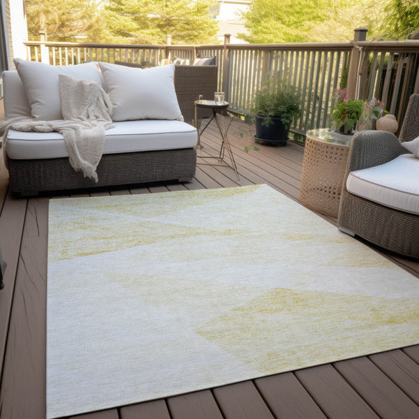 Homeroots 3' Abstract Washable Area Rug In Artichoke Green And Ivory - Perfect For Indoor And Outdoor Spaces 8' X 10' Polyester 586219