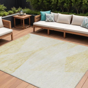 Homeroots 3' Abstract Washable Area Rug In Artichoke Green And Ivory - Perfect For Indoor And Outdoor Spaces 10' X 14' Polyester 586221