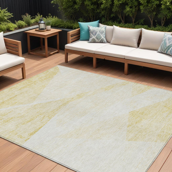 Homeroots 3' Abstract Washable Area Rug In Artichoke Green And Ivory - Perfect For Indoor And Outdoor Spaces 10' X 14' Polyester 586221