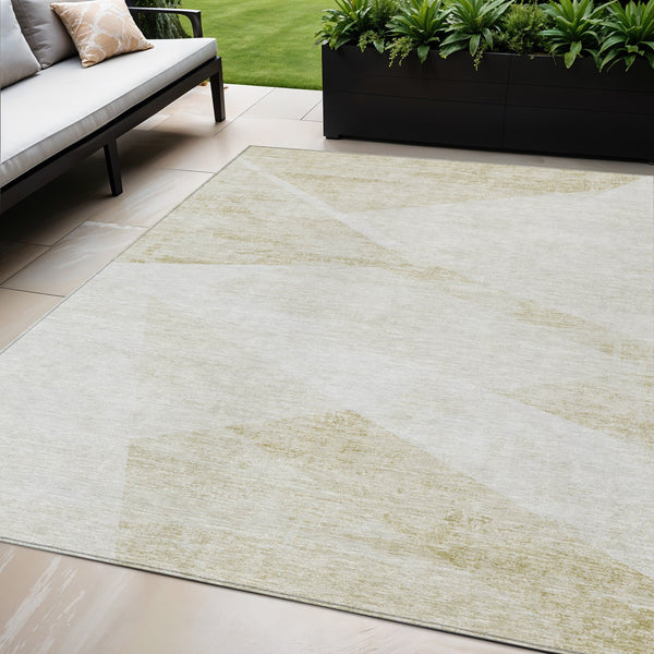 Homeroots 3' Abstract Washable Area Rug In Artichoke Green And Ivory - Perfect For Indoor And Outdoor Spaces 5' X 8' Polyester 586223