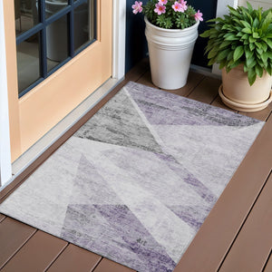 Homeroots 3' Abstract Washable Area Rug In Artichoke Green And Ivory - Perfect For Indoor And Outdoor Spaces 3' X 5' Polyester 586228