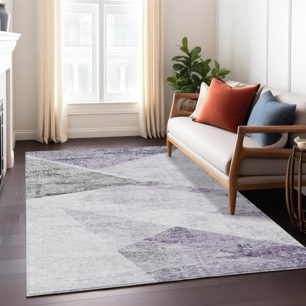 Homeroots 3' Abstract Washable Area Rug In Artichoke Green And Ivory - Perfect For Indoor And Outdoor Spaces 3' X 5' Polyester 586228